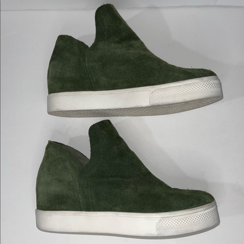 Steve Madden Wrangle green slip on sneakers size 9
